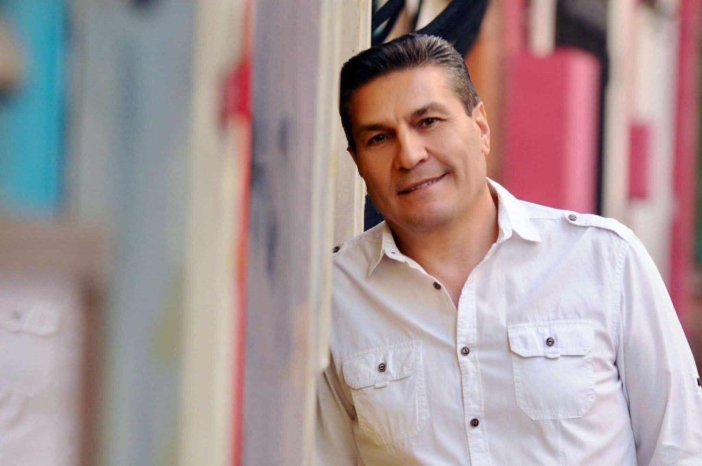 EFSANE ŞARKI ‘SEV YETER’E YENİDEN İLHAM VERİYOR