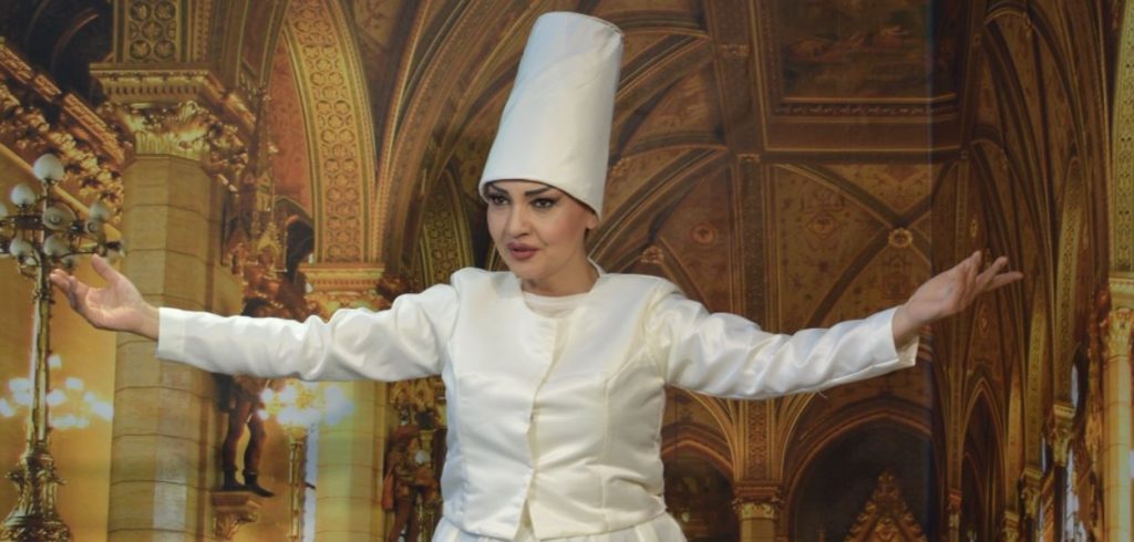 Şahsenem Kadin Mevlevî oldu. Şahsenem Bu Sefer Bambaşka Biri.