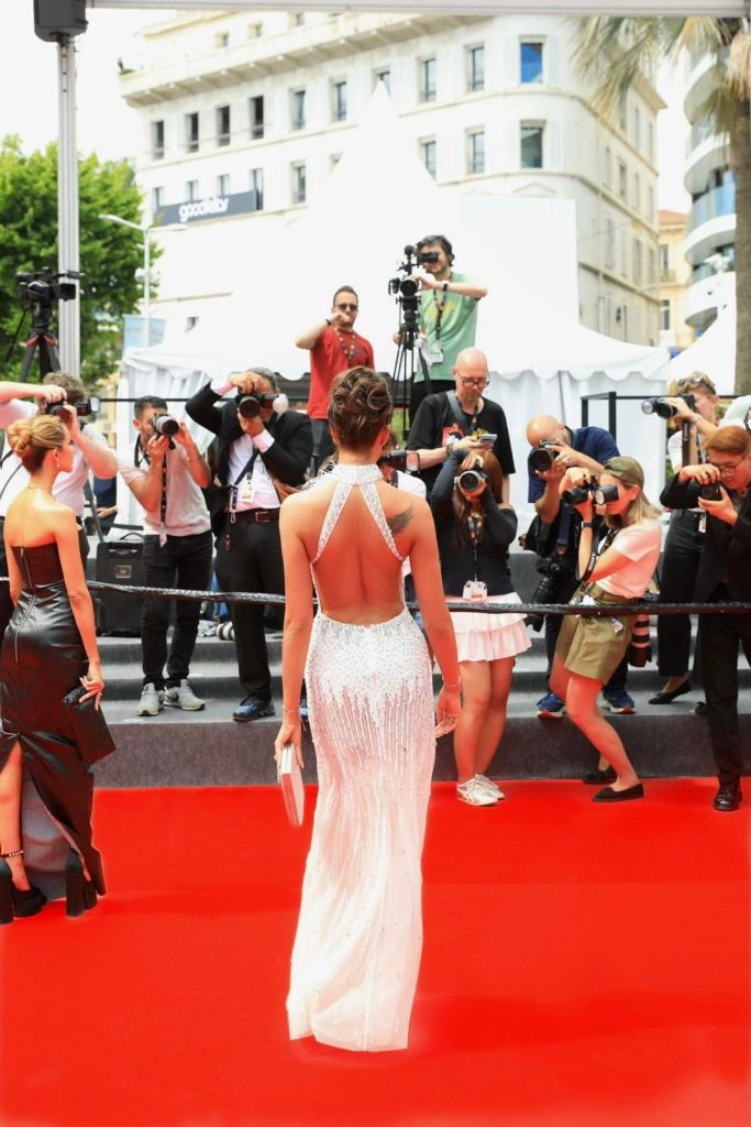 Yağmur Karlı Cannes Kırmızı Halı’da Büyüledi