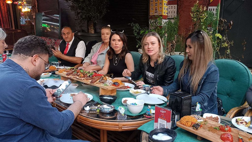 “ACI DÜĞÜN”‘ ADLI SİNEMA FİLM KUMKAPI’DA TANITILDI