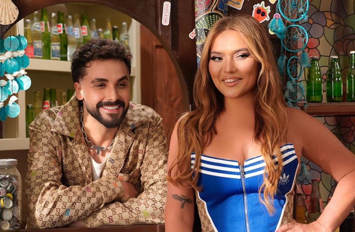 SEFO VE DEMET AKALIN DÜNYAYI SALLIYOR!  “YERİNDE DUR” BILLBOARD LİSTESİNDE 17. SIRADA!