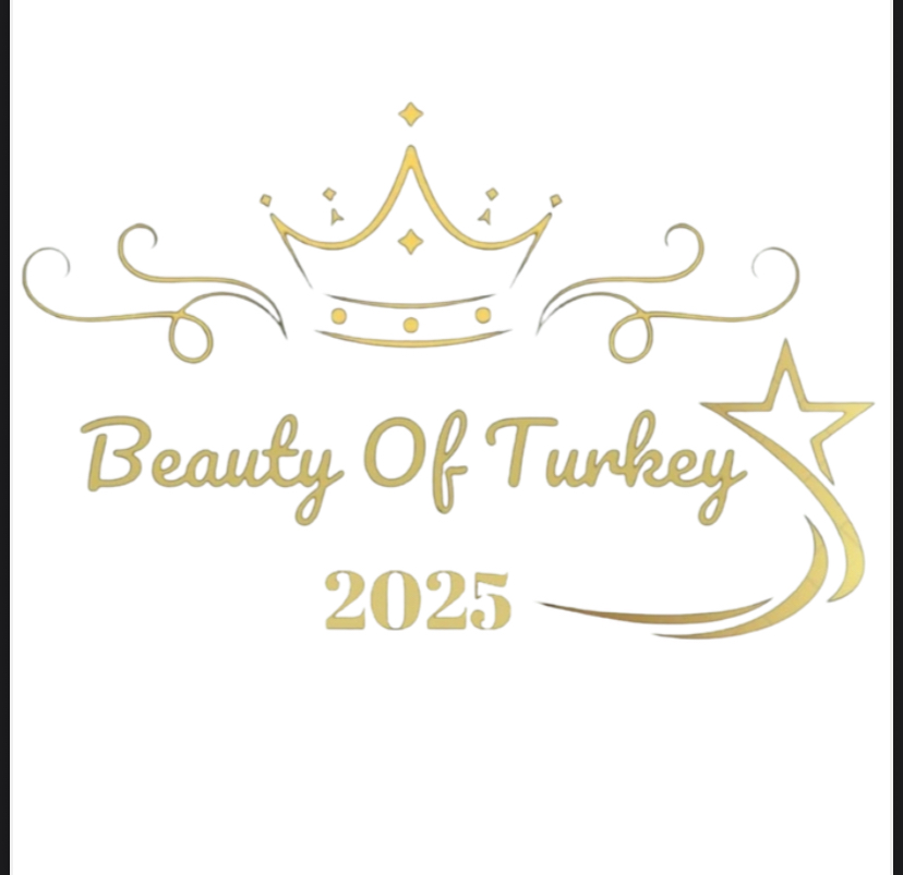 Bu yıl beşincisi düzenlenecek olan Beauty Of Turkey 2025 güzellik yarışması için geri sayım başladı. Daha önce pek çok başarılı organizasyona imza atan ünlü model ve manken eğitmeni Onur Metin Şavluk, 30 Ağustos 2025’te Ankara’da gerçekleşecek bu görkemli gece için profesyonel ekibiyle hazırlıklarını tüm hızıyla sürdürüyor. 30 Ağustos Cumartesi günü saat 19.00’da Ankara’nın seçkin mekanlarından C.K Farabi Hotel’de düzenlenecek organizasyon, hem yerli hem de yabancı basının ilgi odağı olacak. Ulusal televizyon kanalları ve önde gelen magazin temsilcilerinin de etkinliği yakından takip etmesi bekleniyor. Tarihsel anlamıyla da büyük önem taşıyan 30 Ağustos Zafer Bayramı, bu özel geceye ilham kaynağı oluyor. Gecede bando ve dans gösterileri, sürpriz sanatçı performansları, ünlü simaların katılımı ve özel kutlama anları ile unutulmaz anlar yaşanacak. Yarışmada sahne alacak model adaylarının eğitmenliğini, moda ve güzellik dünyasının tanınan isimleri Ünlü Manken & Tasarımcı İdil Berivan Karakuş ile Ünlü Manken Feyzanur Ceylan üstleniyor. Podyumda taşınacak şık ve göz kamaştıran kostümler ise usta modacılar Gözde İşbilir, Perihan Demirdelen ve İdil Berivan Karakuş (İdL Fashion) imzasını taşıyacak. Jüri koltuğunda ise tanınmış magazin duayenleri, ünlü marka sahipleri, iş insanları, estetisyenler, doktorlar, sosyal medya fenomenleri, oyuncular ve sanat dünyasından birçok değerli ismin yer alması bekleniyor. Ankara’da moda rüzgarlarının esmeye başladığı bu günlerde, organizasyonun mimarı ve Beauty Of Turkey markasının kurucusu Onur Metin Şavluk’a başarılar diliyor, bu büyüleyici geceyi büyük bir merak ve heyecanla bekliyoruz.