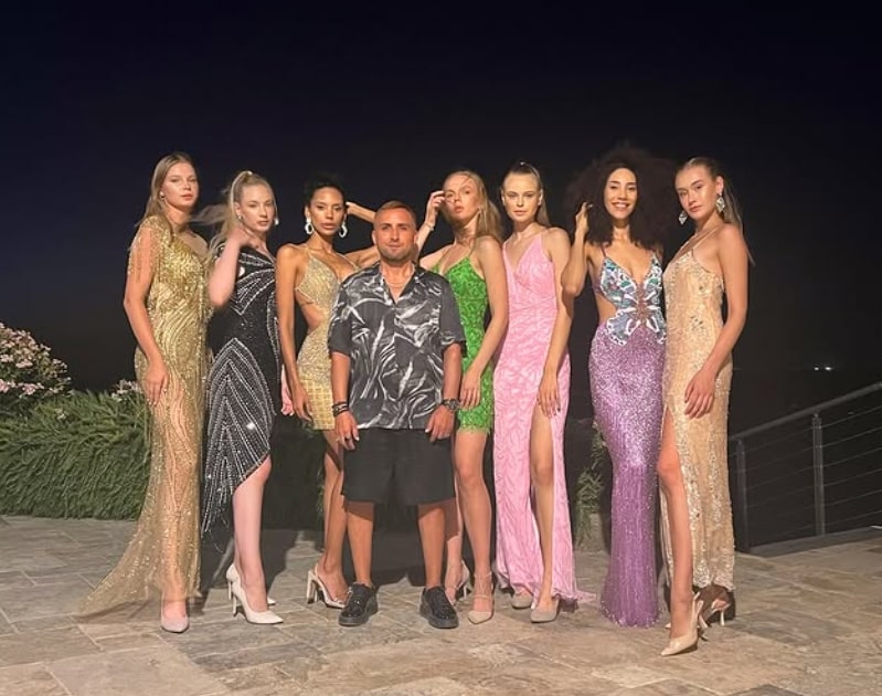 Bu defile çok konuşulur     20 top model 75 mankenle defile