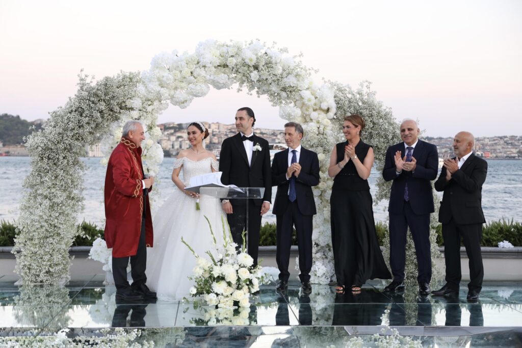 Usta Ailesinin Mutlu Günü Ahmet Usta ve Dr. Berivan Karatekin Masalsı Bir Düğünle Evlendi