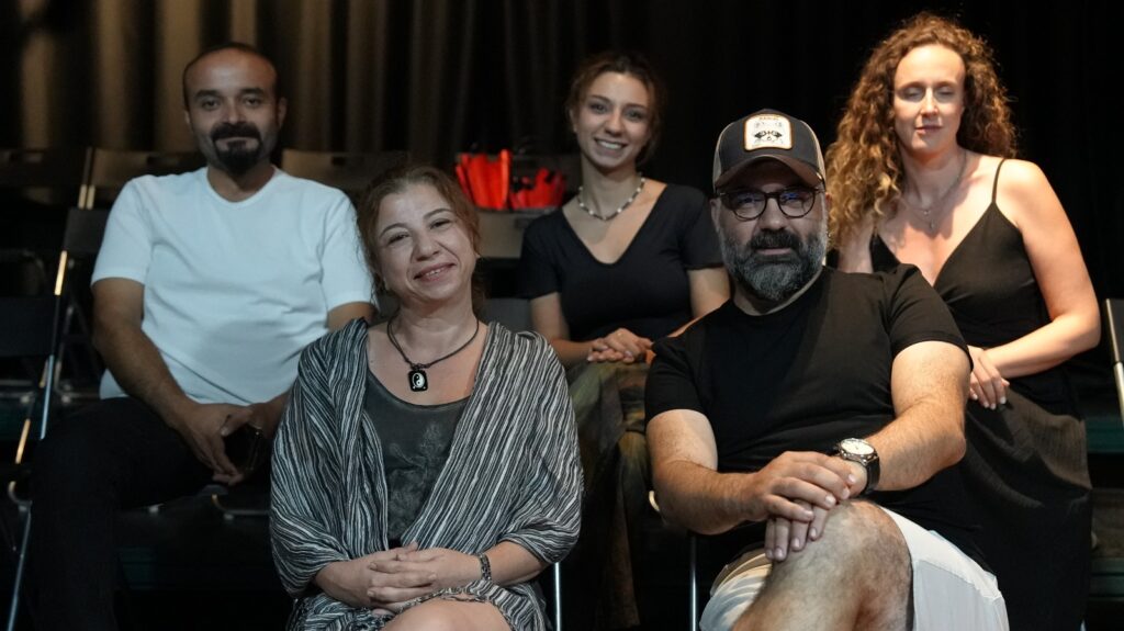 ADİLE NAŞİT ‘’Bir kahkahanın ardındaki gözyaşı’’ Eylül’de Sahnede…