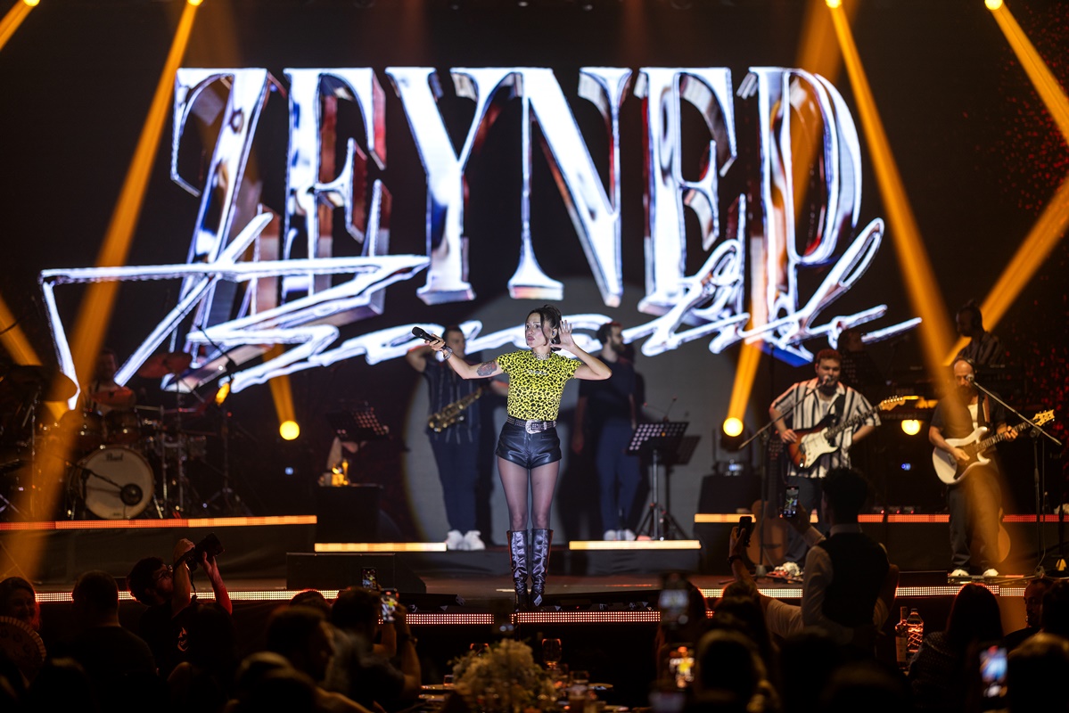 ZEYNEP BASTIK’TAN KIBRIS’TA UNUTULMAZ KONSER