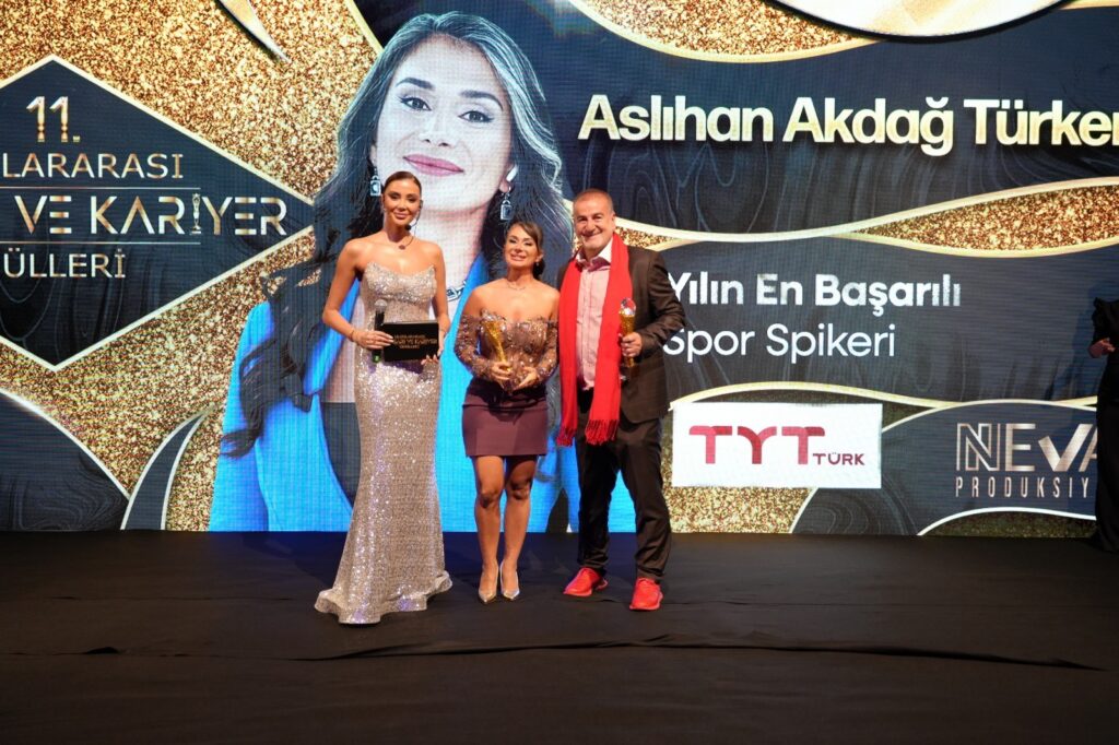 BURHAN AKDAĞ VE KIZI ASLIHAN AKDAĞ TÜRKER AYNI GECEDE ÖDÜL ALDI..