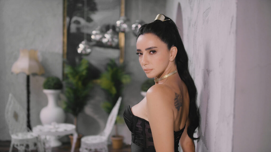 Öykü Gürman’dan yeni tekli “Bak Hepsi Bu”