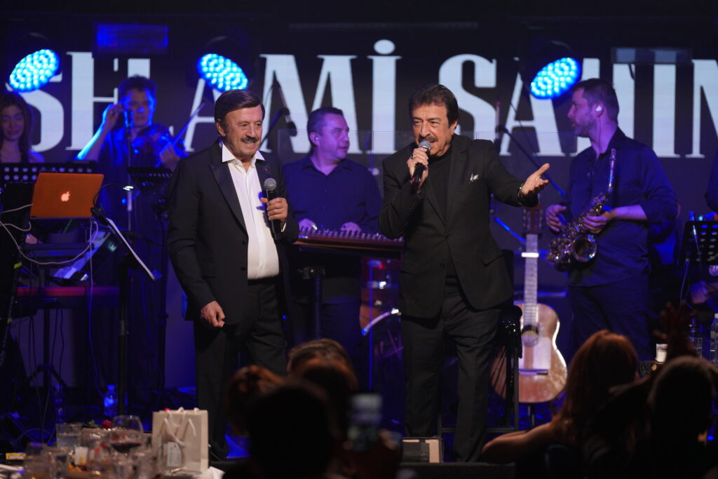 BABA OĞUL AYNI SAHNEDE