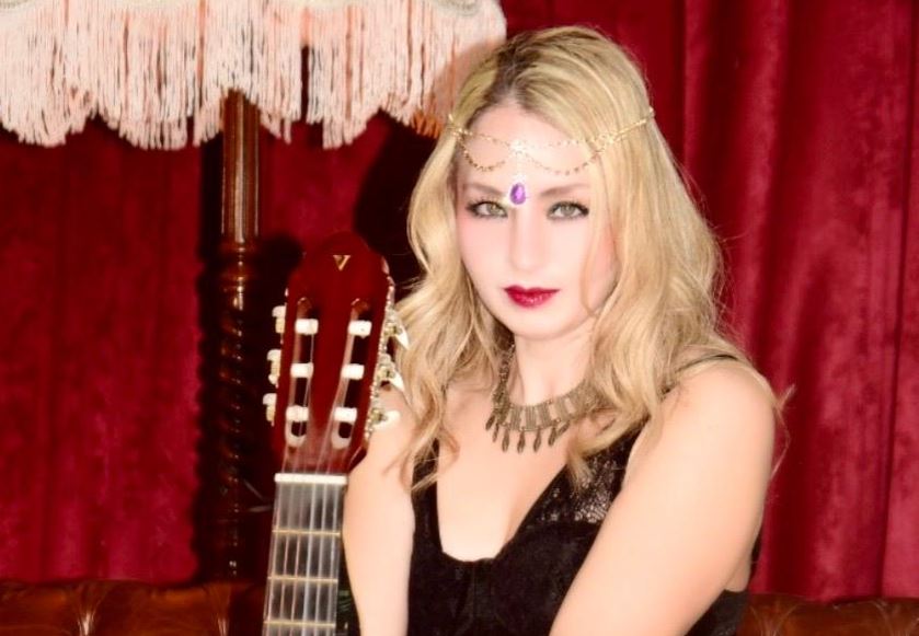 Müzik dünyasında bir ilk…  17 şarkıya tek klip….