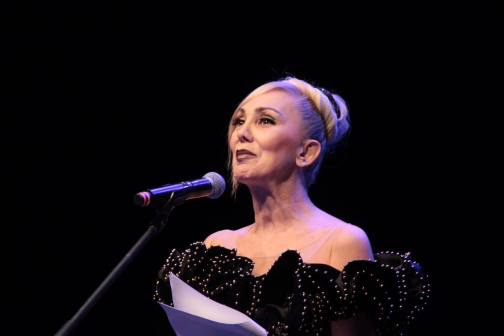 SİBEL GÖKÇE İZLEYENLERİ KENDİSİNE  HAYRAN BIRAKTI.