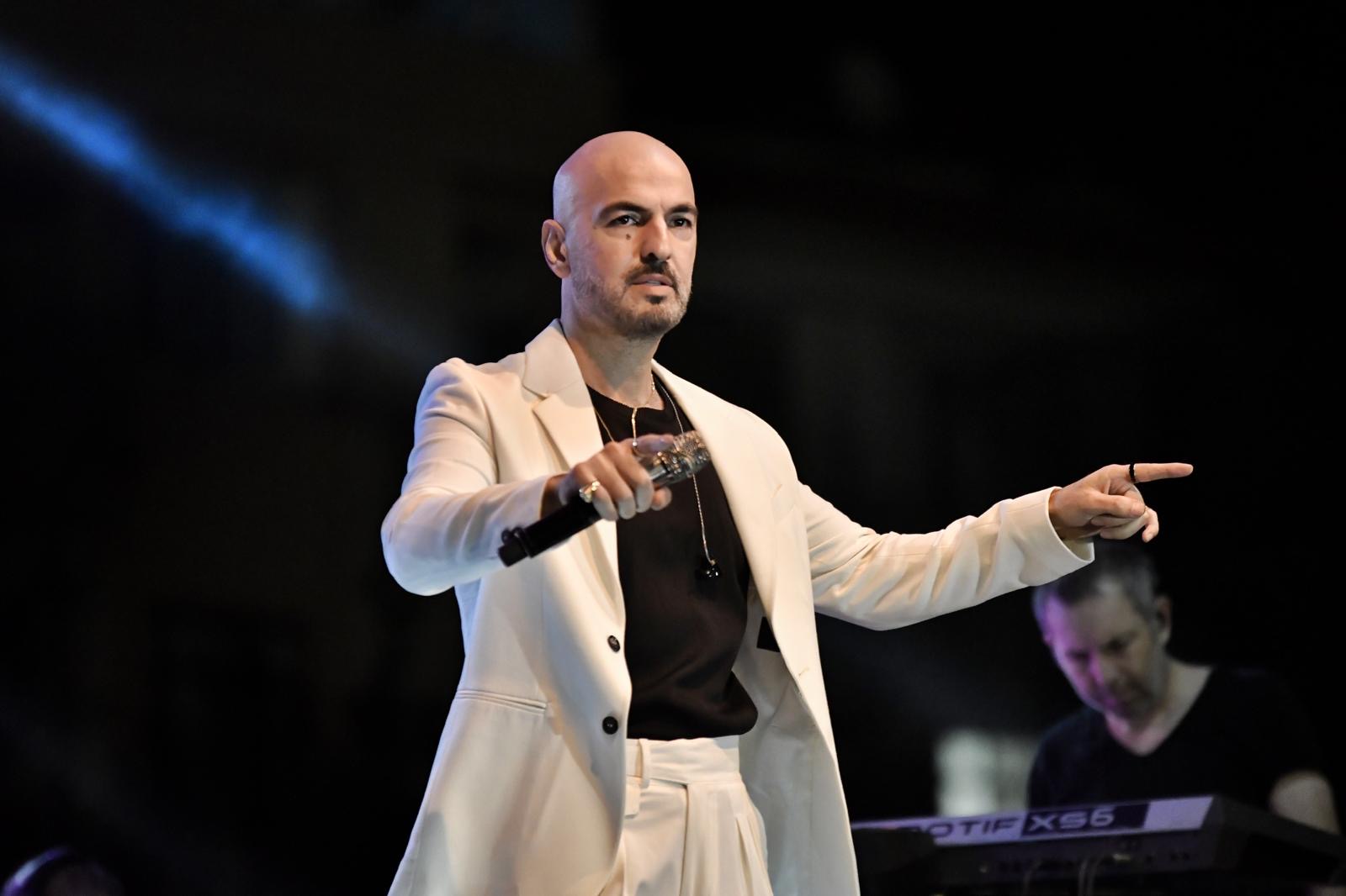 Soner Sarıkabadayı Türkiye turnesinde dur durak bilmiyor!