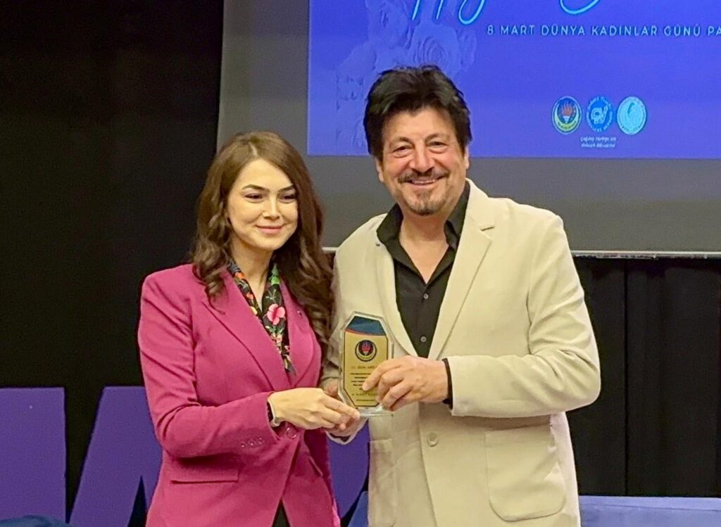 EKİN AKKAŞ’DAN KADINLAR GÜNÜNE HALAYLI KUTLAMA