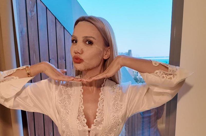 Zeynep Bozkaya’nın Işıltısının Sırrı: Güzelliğiyle Yeni Bir İş Birliği!