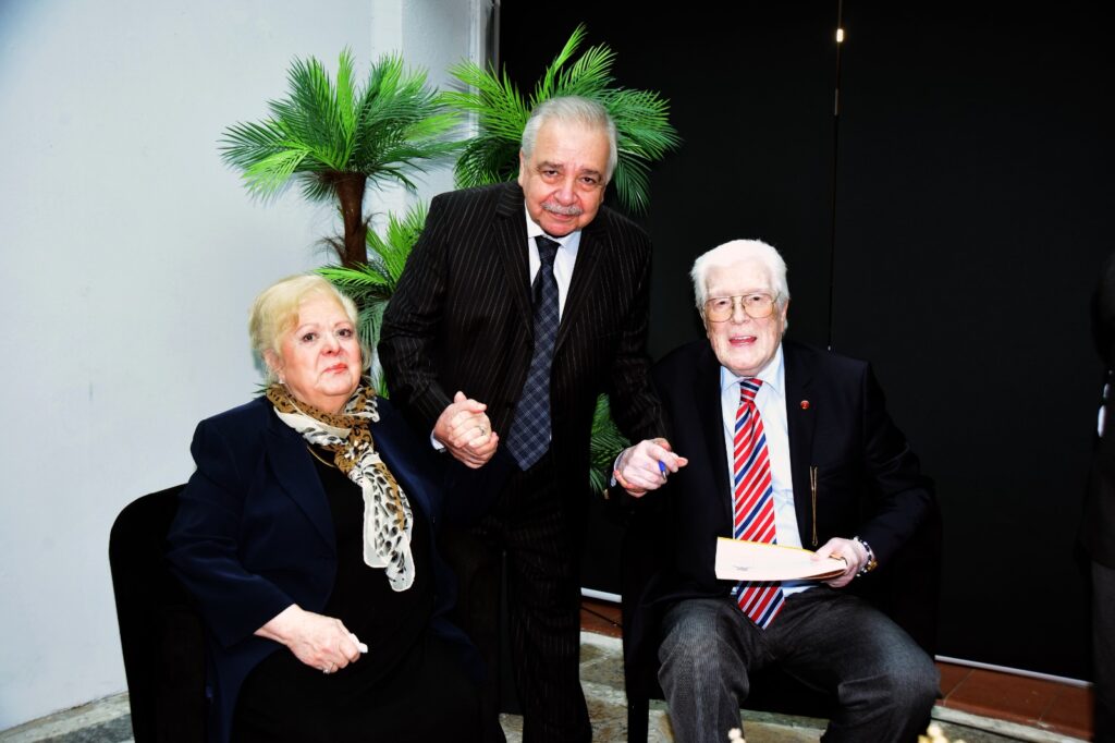 Yeşilçam’a Nostaljik Yolculuk:  İzzet Günay Sergisi ve Neşe Karaböcek Sürprizi