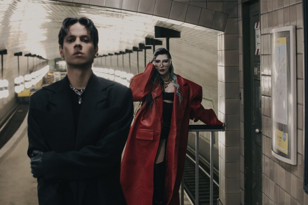 HANDE YENER & MADRİGAL “EGO”