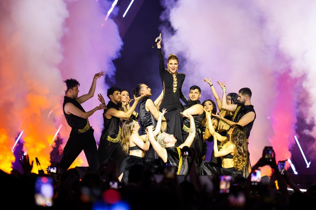 Gülben Ergen ve Mustafa Sandal’dan sahnede sürpriz düet