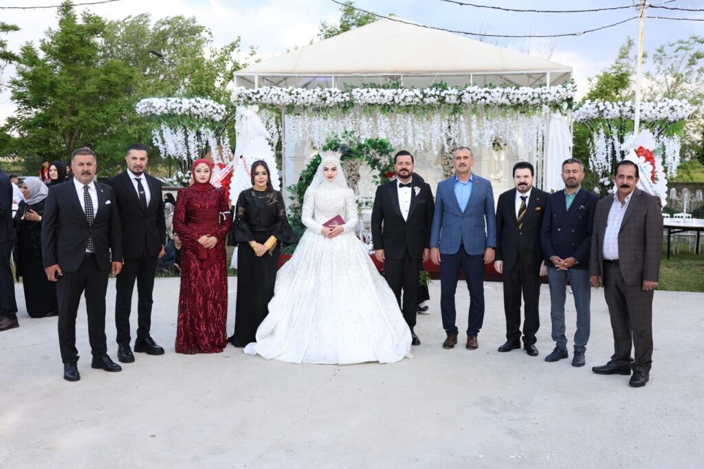 Mehmet Tan Özmen ile Hilal Öner Ağrı’da Görkemli Düğünle Dünyaevine Girdi
