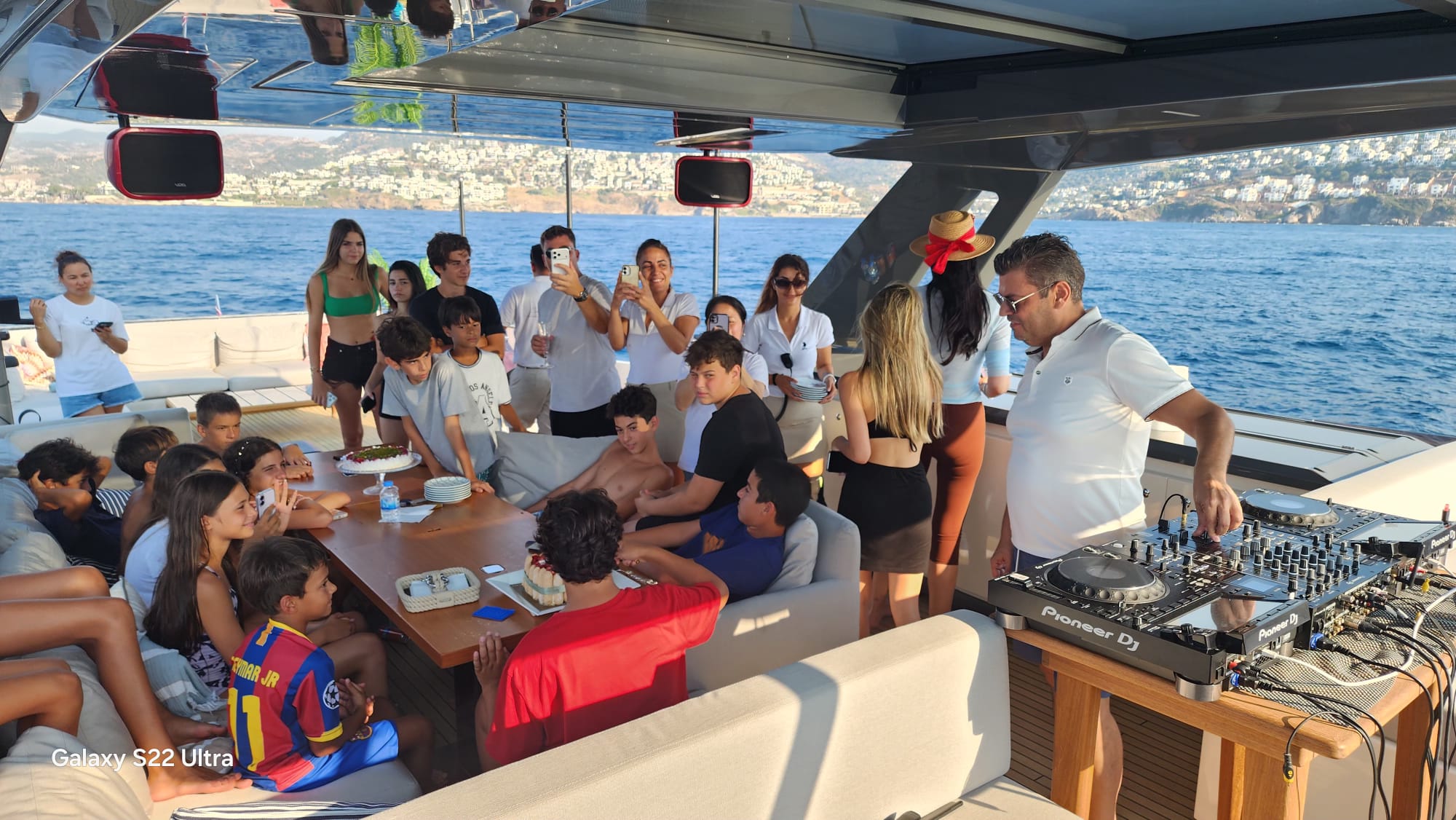 Atlas Celal Aras 12. Yaşını Bodrum’da Teknede Kutladı. .