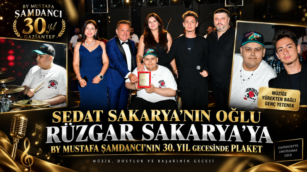 SEDAT SAKARYA’NIN OĞLU RÜZGAR SAKARYA’YA BY MUSTAFA ŞAMDANCI’NIN 30. YIL GECESİNDE PLAKET