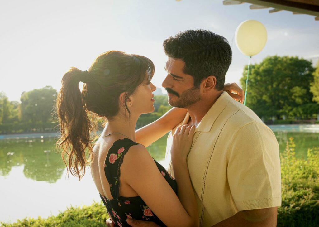 BURAK ÖZÇİVİT VE BEYZA GÜMÜLCİNE’DEN İLK KARELER GELDİ!